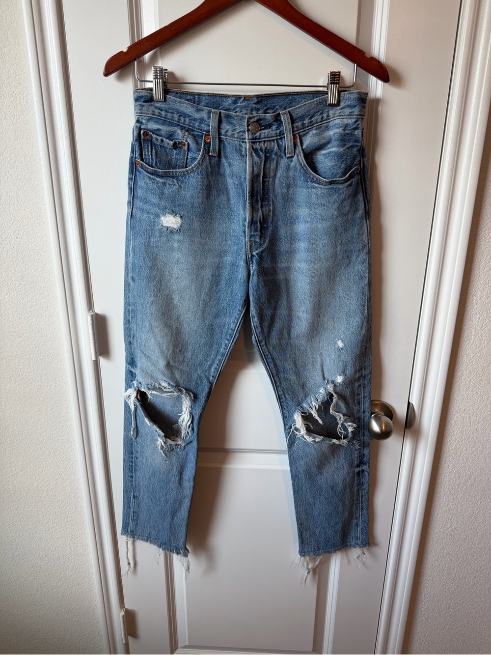 ⚡️Levi’s 501 Distressed Jeans
